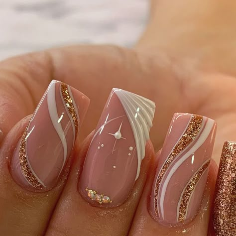 Uñas Press On, Nails Delicadas, Manicure En Gel, Nude Nail Art Designs, Manicure Elegante, Elegant Touch Nails, Ideas Para Uñas, Heart Nail Designs, Press On