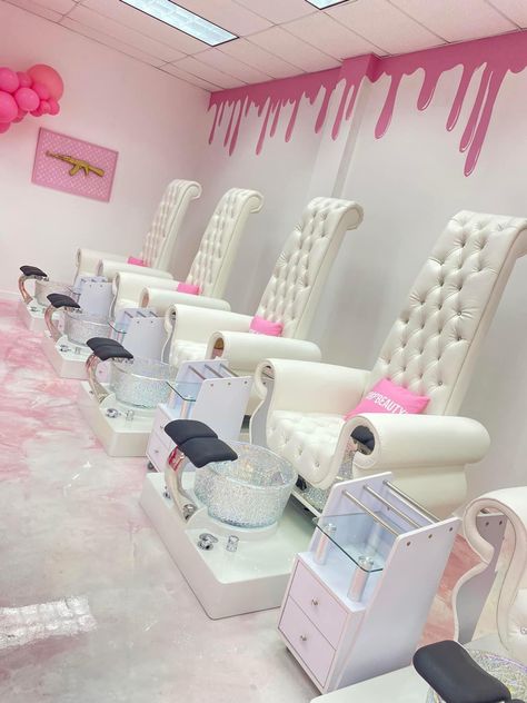 Pink Nail Salon Decor Ideas, Boujee Nail Salon, Purple Salon, Lash Room Inspo Pink, Content Room, Pink Salon Aesthetic Baddie, Lashroomdecor Ideas Pink, Pink Nail Salon, Beauty Bar Salon Ideas