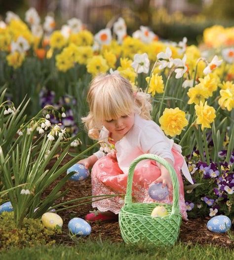 German Easter Traditions, Easter Photo Ideas, Easter Pics, Easter Photography, Easter Event, Easter Bags, Kids Easter Basket, Easter Story, Easter Images