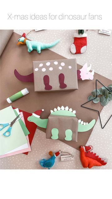 Dino Gift Wrapping Ideas, Dino Gifts For Adults, Christmas Handmade Gifts For Kids, Dinosaur Christmas Decorations Diy, Cool Wrapping Ideas Birthday, Christmas Dinosaur Craft, Dinosaur Wrapping Ideas, Dinosaur Birthday Gifts Ideas, Dinosaur Themed Gifts