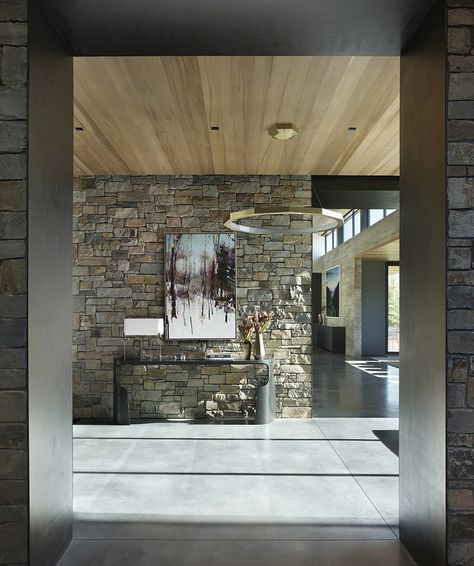 JACKSON HOLE GETAWAY — Kelly Hohla Interiors Mountain Dream Homes, Modern Mountain House, Modern Ranch House, House Entry, Hall House, Casa Clean, Utah Home, House Ceiling, Modern Ranch