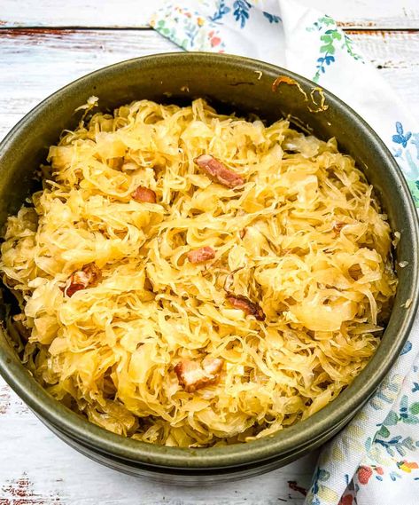 Easy Baked Sauerkraut with Apples & Bacon - Cook What You Love Sauerkraut With Apples, Baked Sauerkraut, Pork Loin Slow Cooker, Easy Sauerkraut, Raw Sauerkraut, Slow Cooker Pork Loin, Pot Roast Crock Pot Recipes, Pork Loin Roast Recipes, German Foods