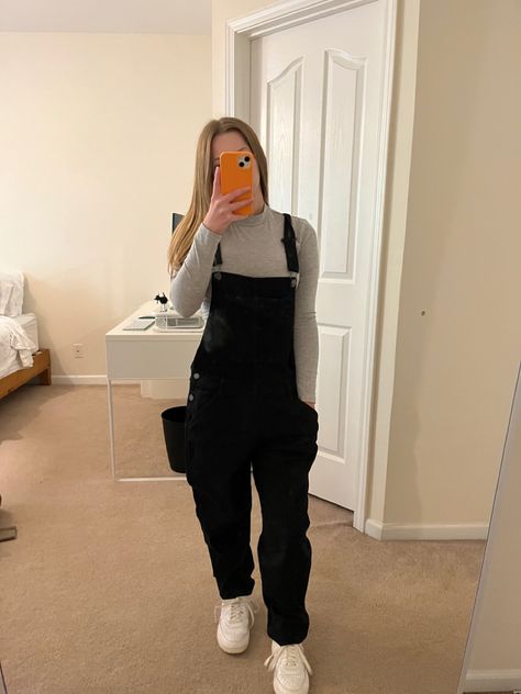 Black Corduroy Overalls Outfit, Black Overalls Outfit Fall, Overalls Outfit Long, Black Overalls Outfit Winter, Oversized Overalls Outfit, Fall Overalls Outfit, Overalls Fall Outfits, Overalls Outfit Fall, Overalls Outfit Winter