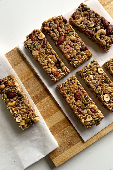 Superfood Granola Bars - Easton Gilowski Healthy Snack Bar Recipes, Superfood Granola, Snack Bar Recipes, Healthy Snack Bars, No Bake Granola Bars, Nut Bars, Healthy Granola Bars, Protein Bars Homemade, Baked Granola