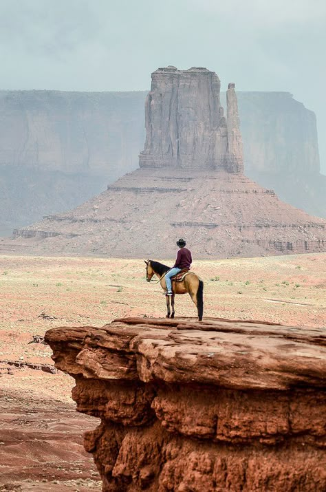 Old West Landscape, Montana Cowboy, Southwestern Gothic, Wild West Era, Horse Photography Poses, Cowboy Photography, Desert Aesthetic, Cowboy Pictures, Western Artwork