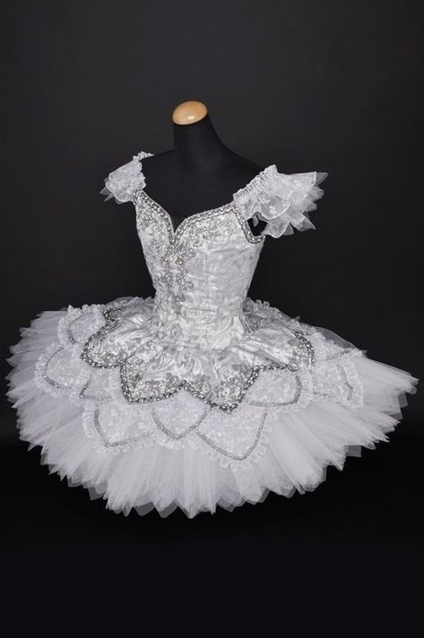 Dance Outfits Ballet, Ballet Costumes Tutus, Ballet Designs, Pancake Tutu, Classical Ballet Tutu, Ballet Tutus, Ballet Dance Dress, Ballerina Costume, Ballet Pictures