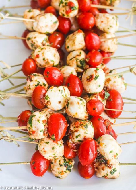 Party Appetizers Summer, Red Food Party, Mozzarella Balls Recipe, Mozzarella Skewers, Marinated Mozzarella Balls, Skewers Recipes, Summer Party Appetizers, Red Foods, Appetizers Summer