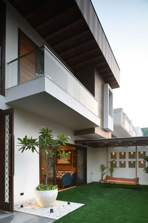 House Front Elevation, Modern Exterior House, Artificial Lawn, Courtyard Design, Modern Exterior House Designs, Duplex House Design, Duplex House, Bungalow House Design, House Front Design