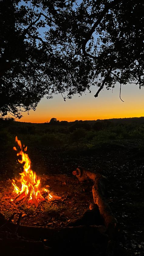 Sunset fire in the New Forest. A lovely summer evening enjoying the heat while it lasts. Summer Night Vibes Aesthetic, Country Summer Nights, Summer Aesthetic Vibes Night, Summer Heat Aesthetic, Hot Summer Nights Aesthetic, The Nature Of Witches, Midwestern Summer, Summer Evening Aesthetic, Summer Night Vibes