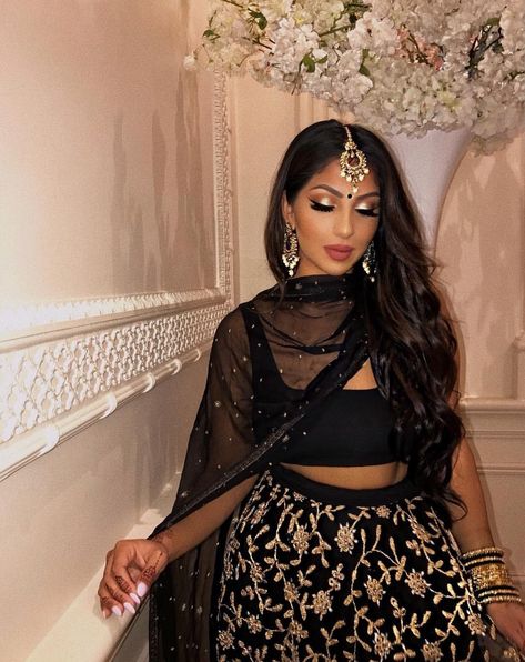 Lehenga Makeup, Face Claims Female, Brown Outfits, Black Lehenga, South Asian Fashion, Punjabi Outfits, Ethnic Wedding, Indian Makeup, Bridal Makeup Looks