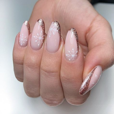 Metallic Nails Design, Festive Nails, Unghie Sfumate, White And Silver Nails, January Nails, Ombre Nails Glitter, Christmas Gel Nails, Christmas Nails Easy, Glamour Nails