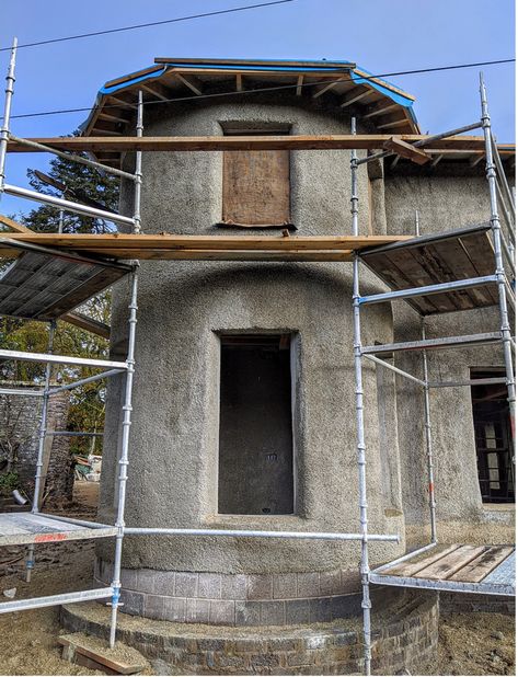 French Manor Exterior, Hemp Crete, Hempcrete House, Manor Exterior, Treehouse Construction, Adobe Homes, French Manor, House Design Architecture, Natural Building Materials