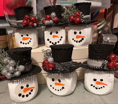 Dollar Tree Wooden Dice Diy, Foam Dice Christmas Crafts, Wood Dice Crafts, Wooden Dice Diy, Wooden Dice Crafts, Dollar Tree Dice Snowman, Dollar Tree Foam Dice Crafts, Foam Dice Dollar Tree Crafts, Dollar Tree Dice Crafts Diy