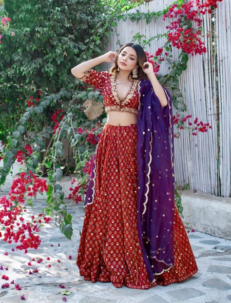 Lehanga For Bridesmaids, Lehnga Designs For Bridesmaid, Traditional Dress Ideas, Bridesmaid Dresses Indian, Bridesmaid Outfits, Gorgeous Bridesmaid Dresses, Red Bridesmaid, Indian Outfits Lehenga, Wedding Lehenga Designs