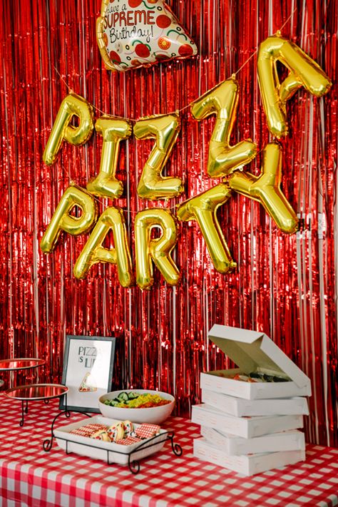 Pizza Night Party, Pizza Party Ideas, Pizza Party Themes, Pizza Party Decorations, Kids Pizza Party, Pizza Party Birthday, Birthday Pizza, Kids Pizza, Italian Party