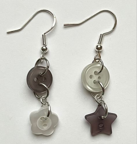 Funky Earrings Aesthetic, Whimsigoth Crafts, Handmade Earrings Ideas Diy, Button Earrings Diy, Buttons Earrings, Indie Earrings, Earrings Button, Button Jewellery, Pin Earrings