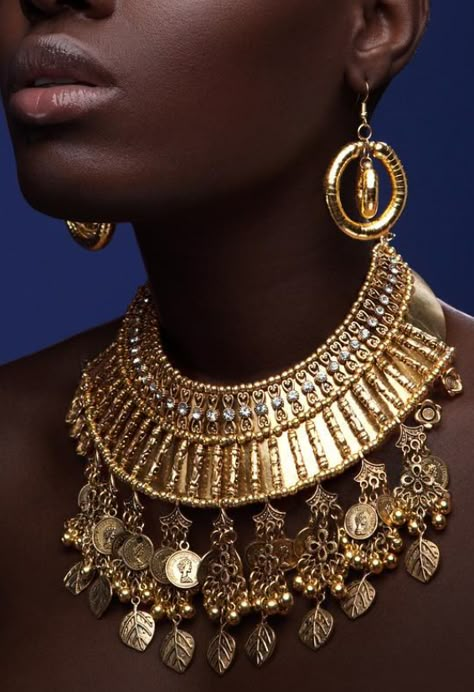 African Royal Jewelry, Gold Jewelry On Black Skin, African Gold Aesthetic, African Queen Aesthetic, Gold African Jewelry, African Jewelry Aesthetic, African Jewelry Traditional, Golden Accessories Aesthetic, African Asethic