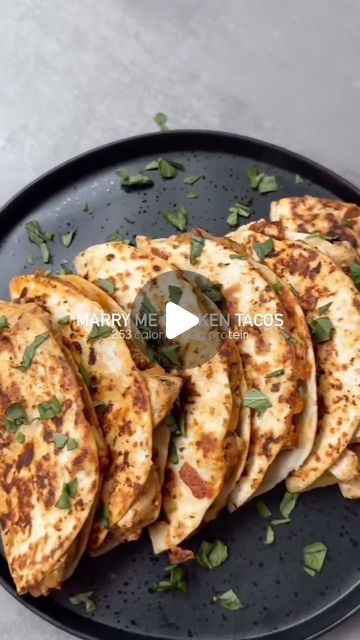 The Healthy Boom | 2 of my favourite meals had a baby!!! Marry me chicken tacos 😍… I’ll have this for dinner every day pls n thank you 😋
This recipe makes 7... | Instagram Oregano Pesto, Mini Wraps, Red Pesto, Marry Me Chicken, Sundried Tomatoes, Diced Chicken, Carb Meals, The Onion, Low Carb Meals