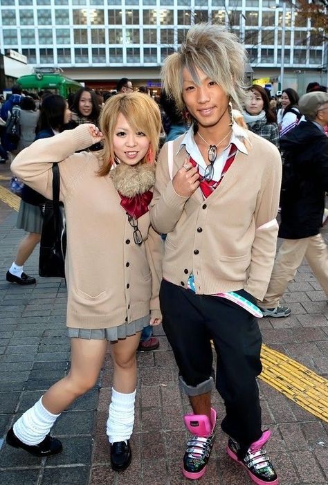 Japan core 00s Male Gyaru Fashion, Gyaruo Outfits, Gyaruo Fashion, Male Gyaru, Ganguro Girl, Kogal Gyaru, Japanese Gyaru, Gyaru Aesthetic, Fashion Japanese