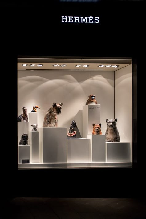 In/Out: Hermes Sydney Windows by Gwon Osang Hermes Window, Pet Store Design, Shoe Store Design, Luxury Windows, Showroom Inspiration, Show Window, Windows Display, Window Display Design, Boutique Display