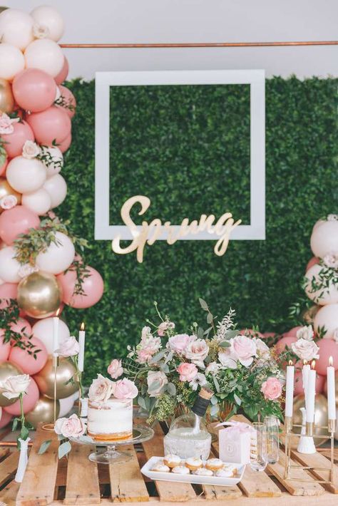 "Spring has sprung" tea-cocktail soiree | CatchMyParty.com Spring Fling Dance, Spring Theme Party, Spring Party Ideas, Spring Ball, Spring Birthday Party, Cake Stand Decor, Spring Party Decorations, Spring Dance, Tea Cocktail