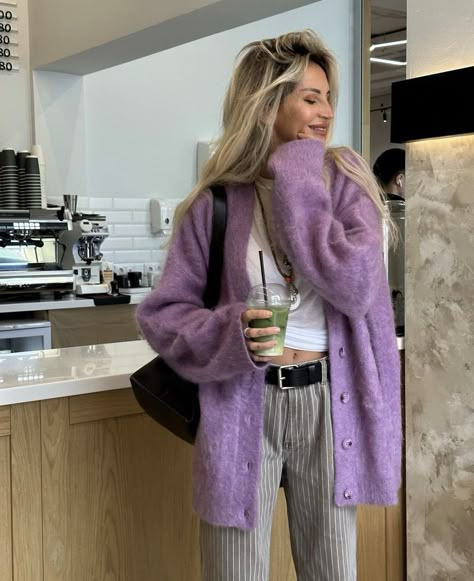 Cardigan Outfit Purple, Lilac Scarf Outfit, Purple Cardigan Outfits Aesthetic, Violet Cardigan Outfit, Lilac Outfit Aesthetic, Purple Sweatshirt Outfit, Lavender Outfit Aesthetic, Lilac Cardigan Outfit, Purple Bag Outfit