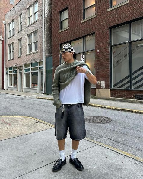 Fits of the Week Sharing the top community outfits of the week. #highstreetvision Baggy Jorts Outfit Idea, Men Baggy Outfit, Streetwear Fashion Summer, Mens Outfits Streetwear, Men Streetwear Outfits, 2025 Outfits, Streetwear Summer Outfits, Loafers Men Outfit, Vacation Outfits Men