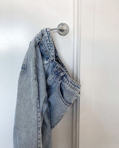 A vintage fit made for modern times. Our Low Pro Jeans have the same mid rise and classic straight leg silhouette from your favorite '90s denim for a perfect lived-in look. Denim Chic, Clothing Photography, Foto Ideas Instagram, Mode Inspo, How To Pose, Samara, Blue Aesthetic, Blue Jean, Aesthetic Photo