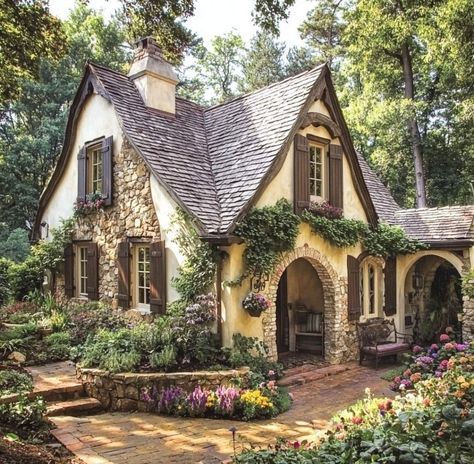 Real House Exterior, Cottage Mini House, Cottage With Tower, Gorgeous House Exterior, Dream House Exterior Cottage, Antique House Exterior, Whimsical House Exterior, Cottagecore Mansion, Cottage Core House Exterior