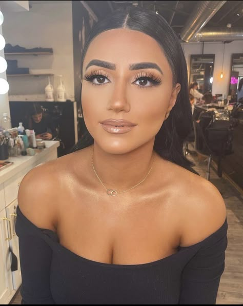 Wedding Makeup Guest Brown Eyes, Hen Do Makeup Ideas, Wedding Makeup For Round Eyes, Kim K Wedding Makeup, Bronze Glam Makeup Brown Eyes, Brown Smokey Eye Wedding Makeup, Elegant Bridal Makeup Brown Skin, Bridesmaid Makeup Black Dress, Bridesmaid Makeup For Brown Eyes Summer