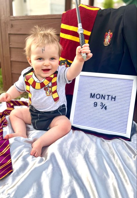 Harry Potter Baby Photoshoot 9 3/4, Harry Potter First Birthday Pictures, Newborn Harry Potter Photoshoot, Harry Potter Newborn Photography, Harry Potter Theme Photoshoot, Harry Potter 9 3/4 Birthday, Harry Potter Baby Photoshoot, Harry Potter Baby Costume, Harry Potter Newborn Pictures