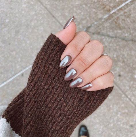 20 Latest Chocolate Glazed Donut Nail Ideas To Try In 2024! 12 Chrome Nails Ideas, Brown Chrome Nails, Chrome Nails Opi, Chocolate Glazed Donut, Chocolate Doughnut Glaze, Glazed Donut Nails, Brown Chrome, Donut Nails, Nail Coat