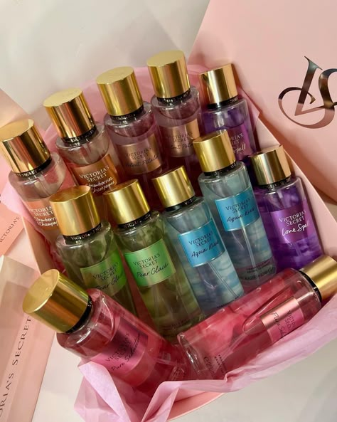 Victoria Secret Aesthetic Perfume, Victoria Secrets Body Splash, Pink Victoria Secret Aesthetic, Victoria’s Secret Perfume, Pink Perfume Aesthetic, Victoria Secret Brume, Victoria Secret Sprays, Body Splash Victoria Secret, Victoria Secret Parfum