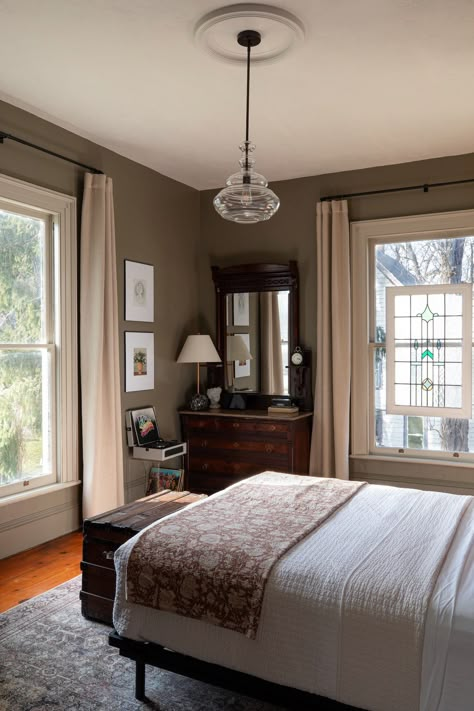 River Street Social | Hudson Valley Real Estate Hudson Valley Interior Design, English Bedroom Aesthetic, Hardwood In Bedroom, Dark Wood Bedframe, Colonial Bedroom Ideas, Carpeted Bedroom, Bed In Front Of Window, English Bedroom, Small Guest Bedroom Ideas