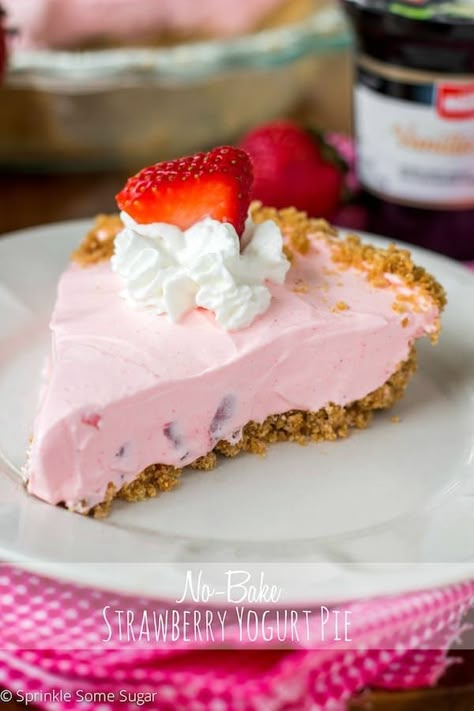 Strawberry Yogurt Pie, Strawberry Yogurt Cake, Cool Whip Pies, Yogurt Pie, Raspberry Chocolate Chip, No Bake Summer Desserts, Yogurt Dessert, Strawberry Things, Strawberry Pie Filling