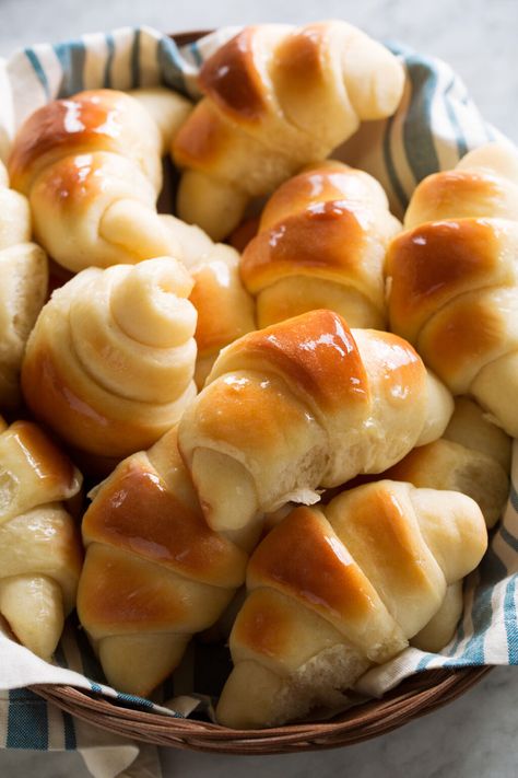 Yeast Crescent Roll Recipes, One Hour Rolls, Homemade Crescent Rolls, Buttery Rolls, Bread Rolls Recipe, Homemade Rolls, Homemade Dinner Rolls, Dinner Rolls Recipe, Yeast Rolls