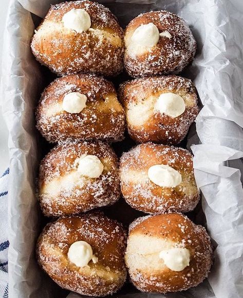 Taste Instagram Photo Bavarian Cream Donut Recipe, Cream Donut Recipe, Brioche Donuts, Cream Filled Donuts, Donut Filling, Yeast Donuts, Doughnut Recipes, Bavarian Cream, Cereal Milk