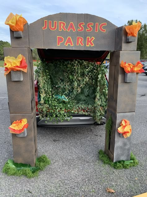 Jurassic Park Explorer, Jurassic World Diy Decorations, Jurrasic Park Trunk Or Treat Diy, Jurassic Park Party Diy, Jurassic Park Gate Entrance Diy, Diy Jurassic Park Decorations, Jurassic Park Trunk Or Treat Ideas, Jurassic World Decorations, Jurassic World Party Decorations