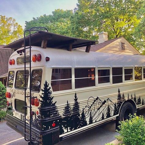 Motorhome Exterior Paint Ideas, Skoolie Paint Ideas, Camper Van Exterior Paint Ideas, Bus Exterior Paint Ideas, Painted School Bus, Skoolie Paint Job, Skoolie Exterior Paint Ideas, Green Skoolie, Van Painting Ideas