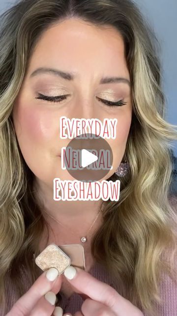 Seint Eyeshadow Swatches, Cool Toned Eyeshadow, Blue Eyes Eyeshadow, Mom Makeover, Everyday Eyeshadow, Eyeshadow Tips, Simple Eyeshadow, Makeup For Moms, Eyeshadow For Brown Eyes