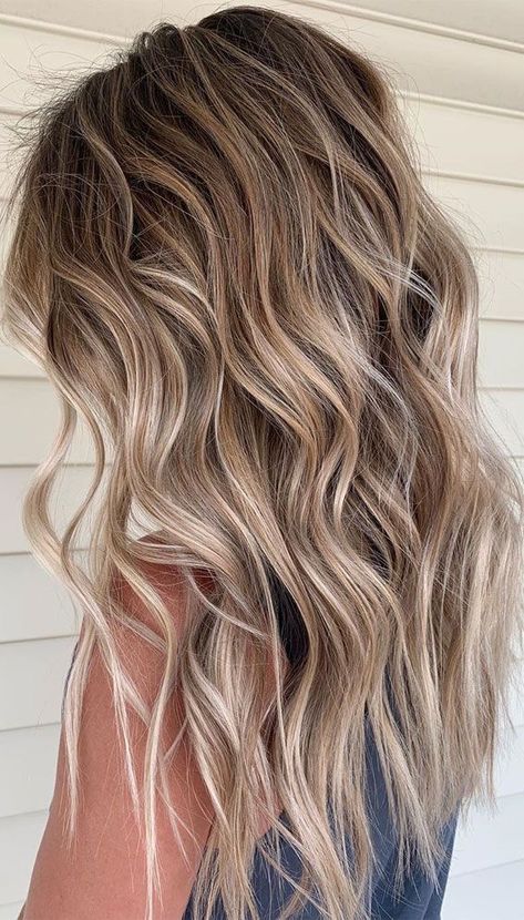 Rambut Brunette, Summer Blonde Hair, Summer Blonde, Dirty Blonde Hair, Caramel Highlights, Blonde Hair Color Ideas, Brown Hair Balayage, Trendy Hairstyle, Balayage Hair Blonde