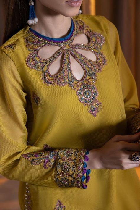 New Neck Designs, Balochi Dress, Modern Suits, Embroidery Fashion Detail, Fancy Suit, Lengha Choli, Neck Designs For Suits, Tandoori Masala, Neckline Designs