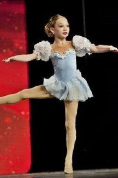 Dance moms challenge day 3: favorite maddie solo (cry) Maddie Ziegler Dancing, Dance Moms Outfits, Dance Moms Costumes, Dance Moms Maddie, Dance Moms Cast, Cute Dance Costumes, Dance Moms Pictures, Dance Moms Dancers, Blue Costumes