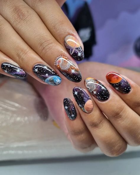 Coldplay Nails, Galaxy Nail Designs, Christmas Nails Inspiration, Nails With Stars, Nails For Wedding, Planet Nails, Nails Charms, Galaxy Nail, Star Nail Designs