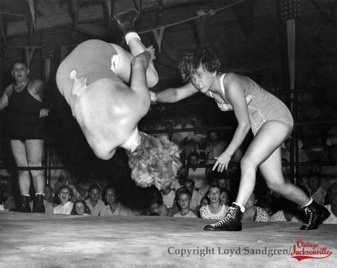 Women’s wrestling from the late 1940′s or early 1950′s inside the arena at Main and Beaver Streets that promoter Jimmy Murdock used for a variety of events before moving into the Jacksonville Coliseum. Lady Wrestlers, Florida Vintage, Pin Down, Women Wrestling, Retro Girl, Photo Gear, Female Warriors, Women Wrestlers, Pro Wrestler