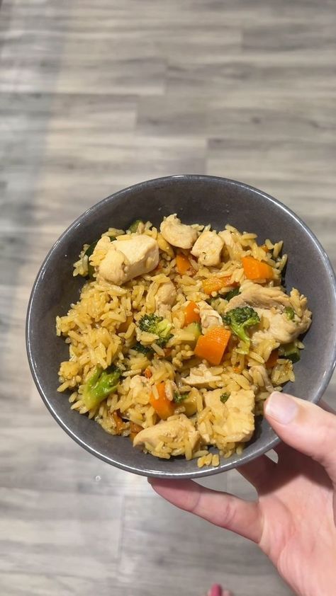 Chicken Flavored Rice, 15 Minute Dinners, Chicken And Rice Dishes, Garlic And Olive Oil, Mixed Veggies, Raw Chicken Breast, Rice And Chicken, Seed Recipes, Rice Dinner