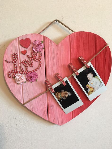 Wood Heart Diy, Pretty Pallets, Heart Craft Ideas, Wooden Hearts Crafts, Valentine Wood Crafts, Heart Craft, Diy Valentine's Day Decorations, Heart Diy, Diy Valentines Decorations