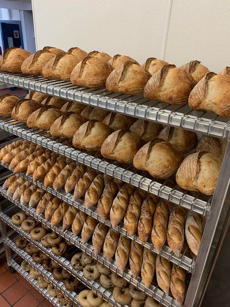 Small Bakery Interior, Rustic Bakery, Bread Display, Brunch Cafe, Bakery Interior, Small Bakery, Bread Bakery, Bakery Kitchen, Bread Shop