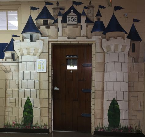 Classroom Castle Entrance Medieval Hallway, Castle Theme Classroom, Castle Classroom, Castle Decorations, Keepers Of The Kingdom Vbs, Castle Vbs, Castle Entrance, Classroom Door Decorating, Keepers Of The Kingdom