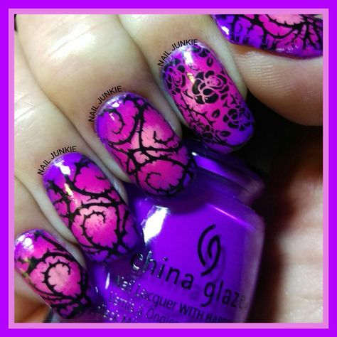 every rose has its thorn  radial gradient Thorn Nails, Radial Gradient, Every Rose Has Its Thorn, Nail Stamp, Nail Stamping, Nail Art Inspiration, Nails Inspo, Nail File, Simple Nails